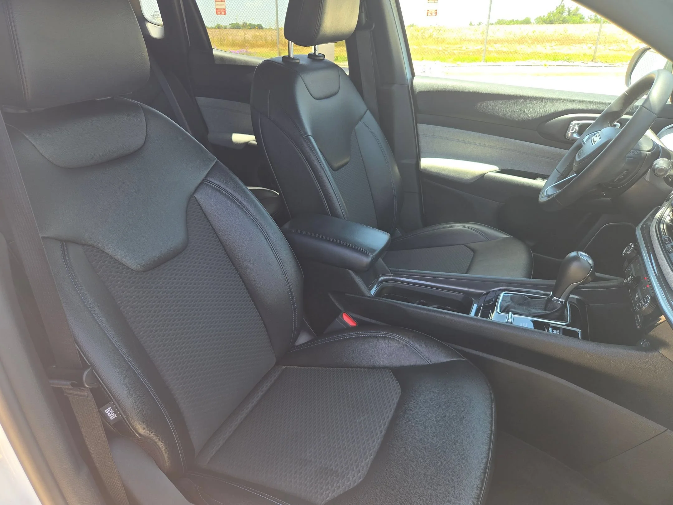 Used 2024 White Jeep Latitude image 25
