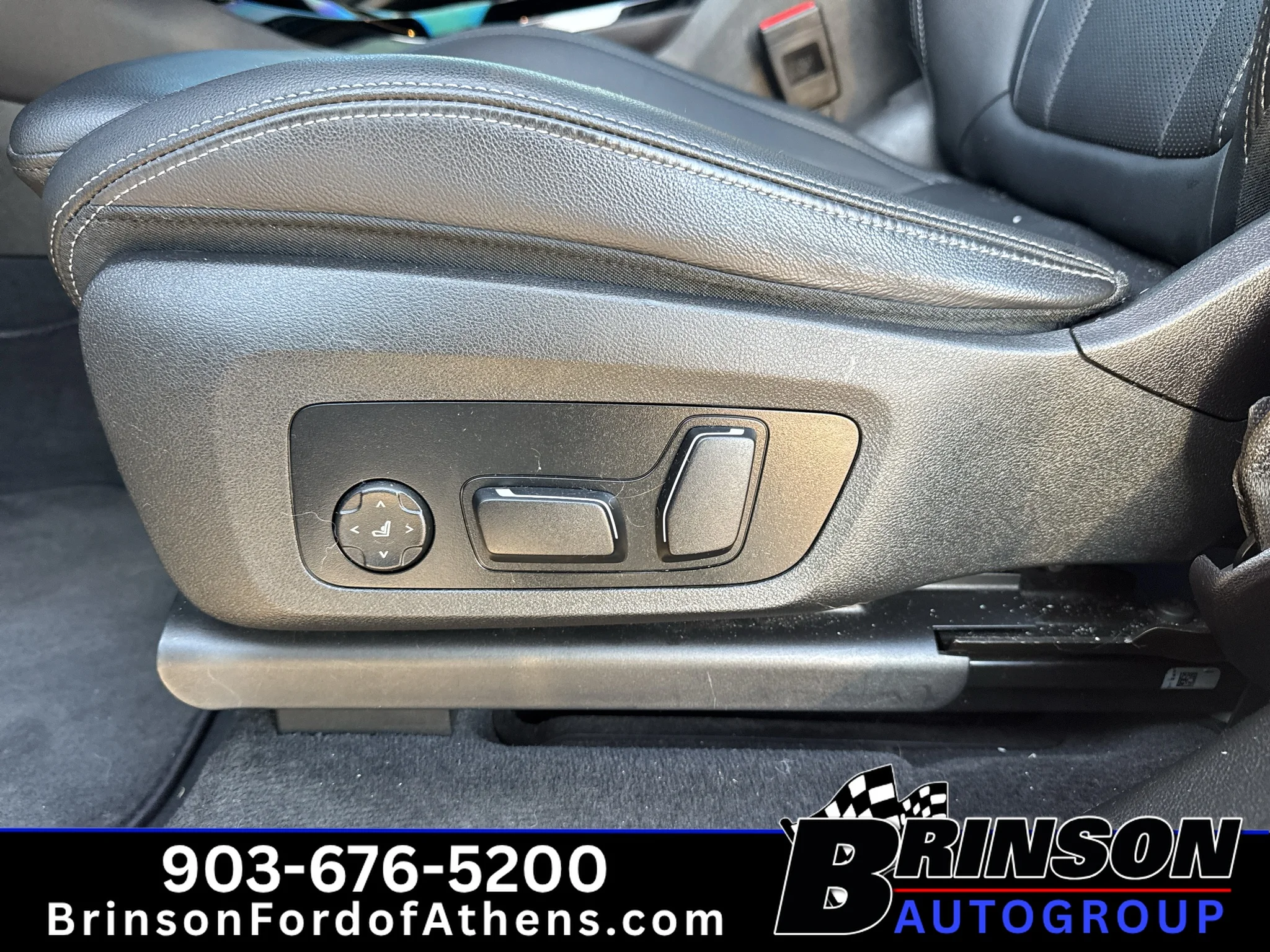 Used 2024 Mineral White Metallic BMW sDrive30i image 19