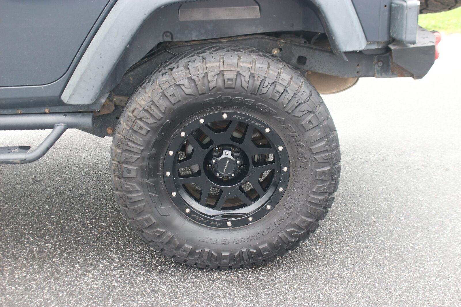 Used 2016 Black Jeep Rubicon image 37