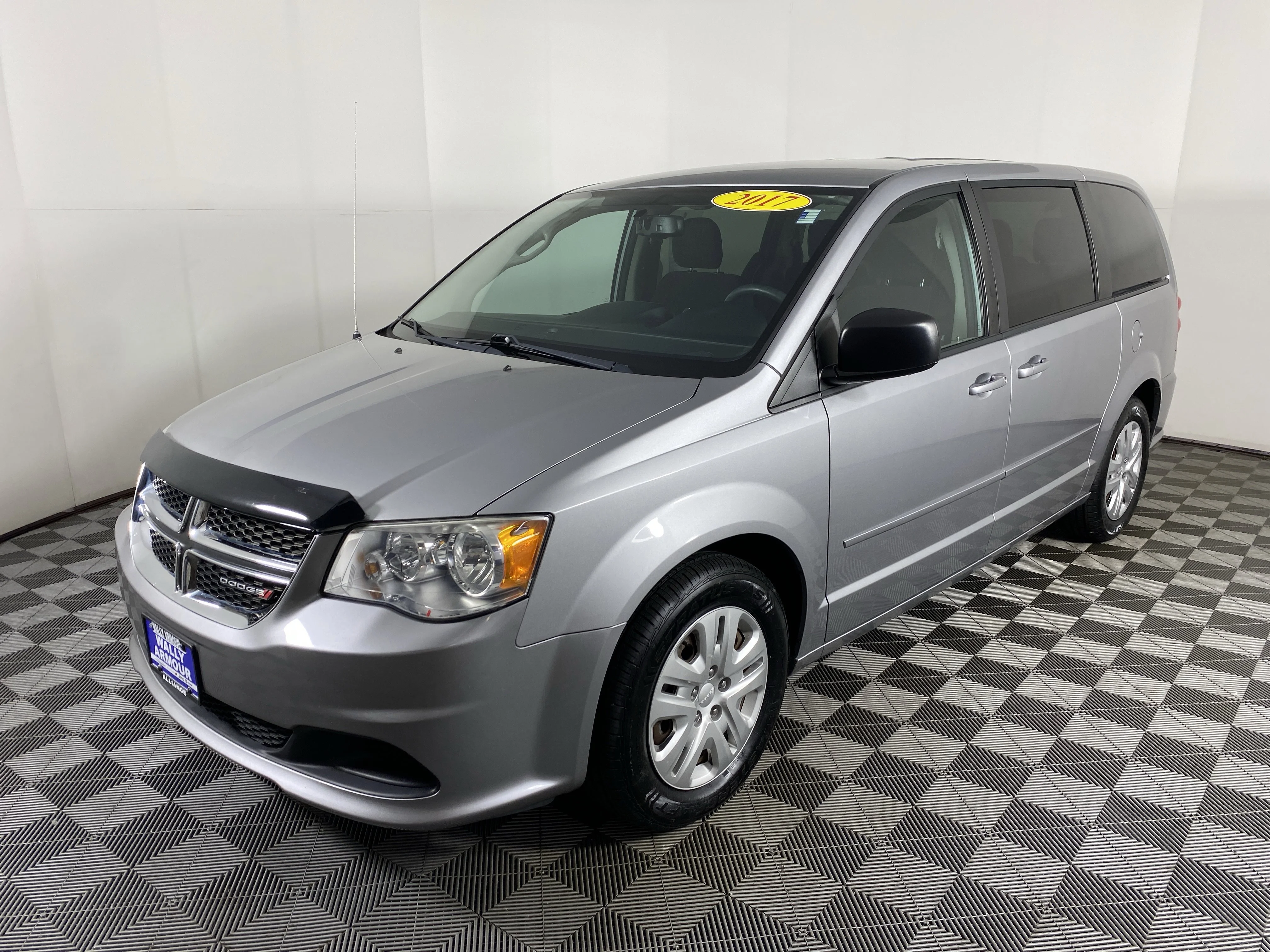 Used 2017 Billet Clearcoat Dodge SE image 9