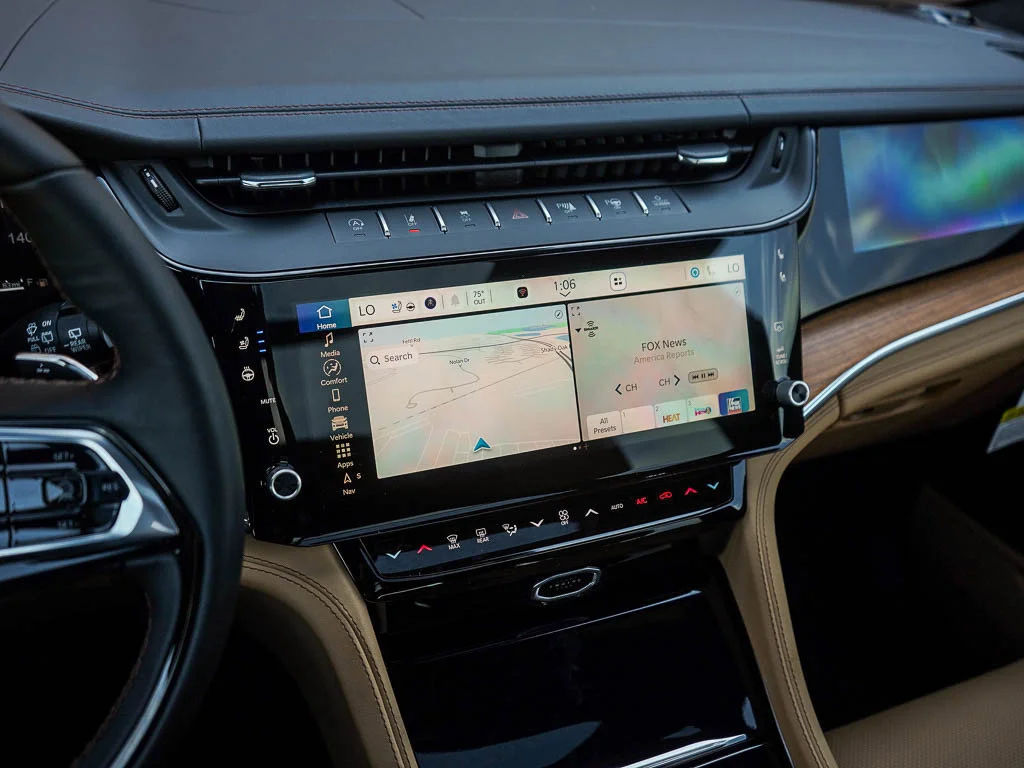 New 2027 Bright White Clearcoat Jeep Summit image 24