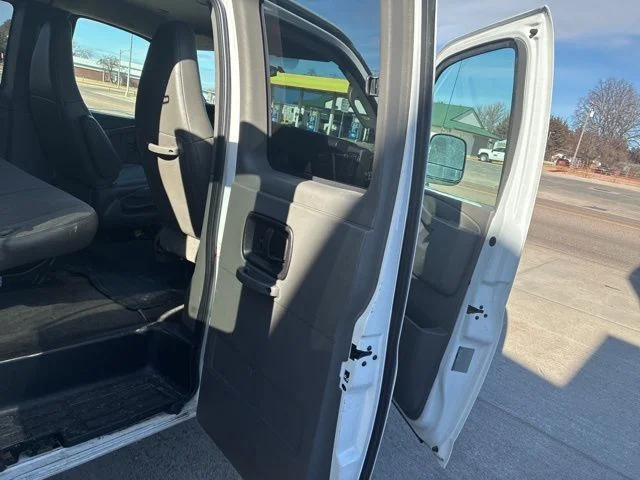 2016 Chevrolet Express Passenger LS - Photo 14