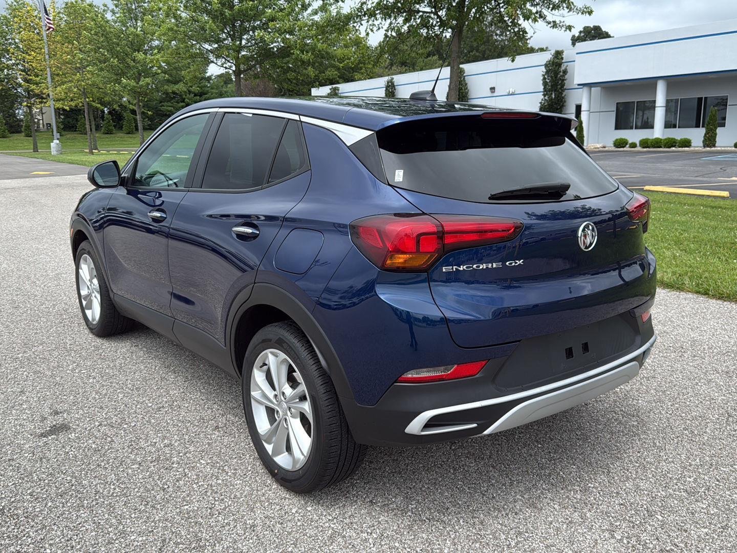 Used 2023 Sapphire Metallic Buick Preferred image 6
