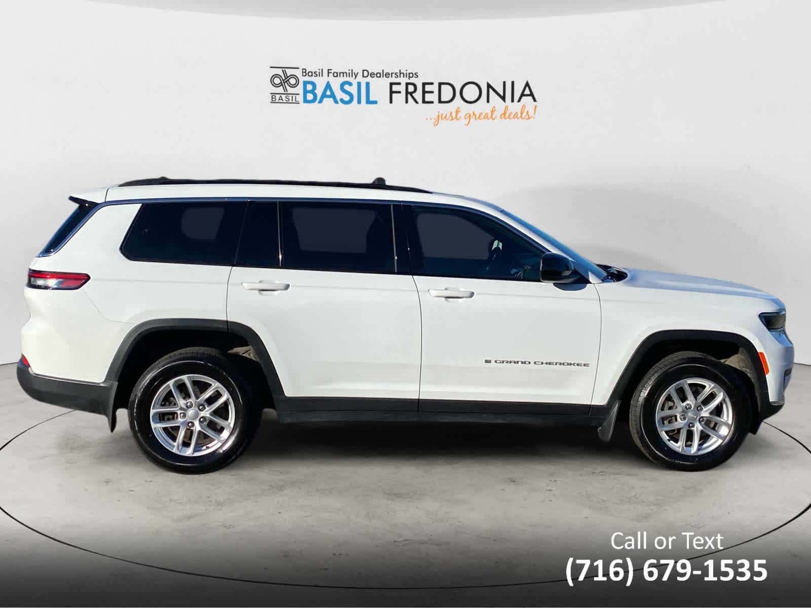 Used 2025 Bright White Clearcoat Jeep Laredo X image 10