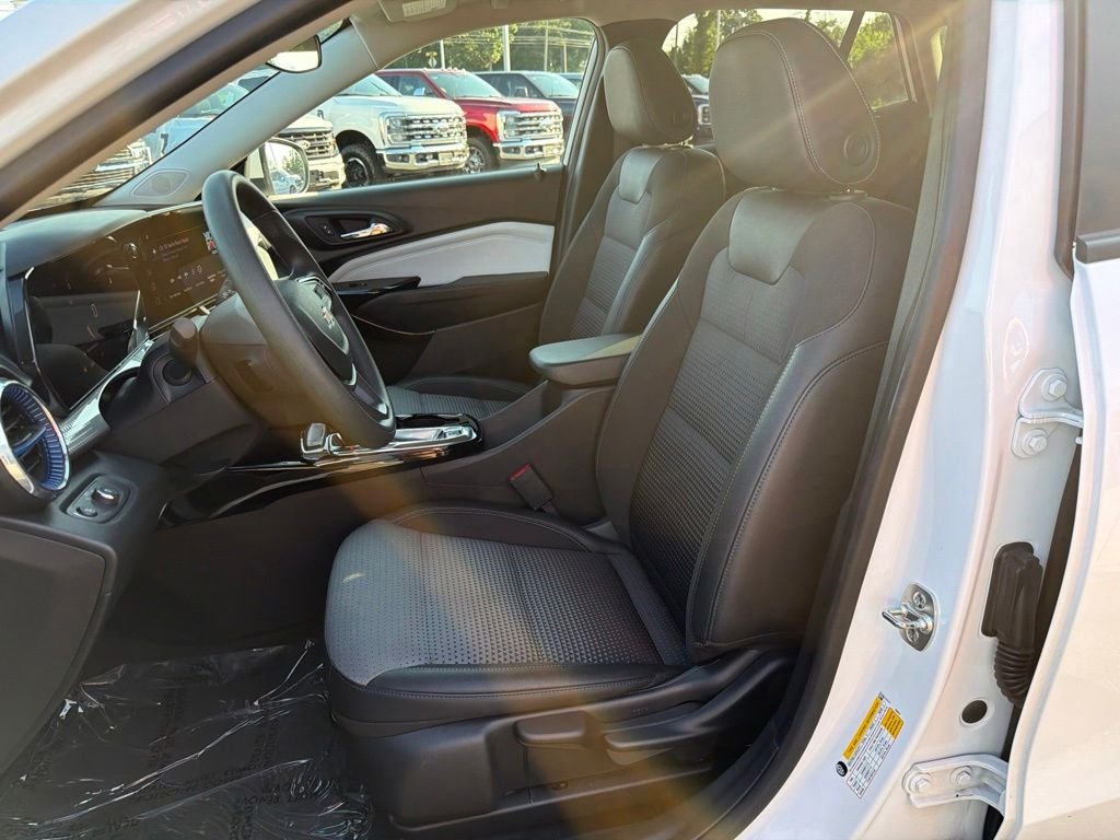 Used 2025 Summit White Chevrolet LT image 10