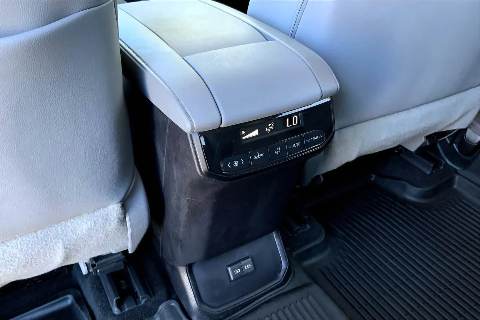 Used 2023 Wind Chill Pearl Toyota XLE image 35