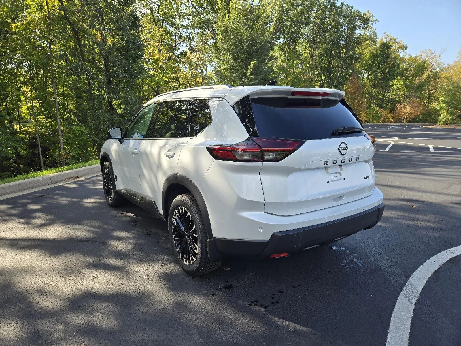 New 2026 Everest White Pearl Tricoat Nissan Dark Armor image 6