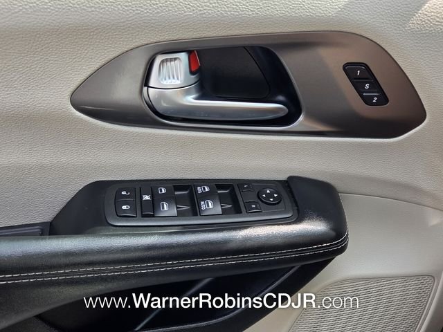 Used 2022 Black Chrysler Touring L image 32