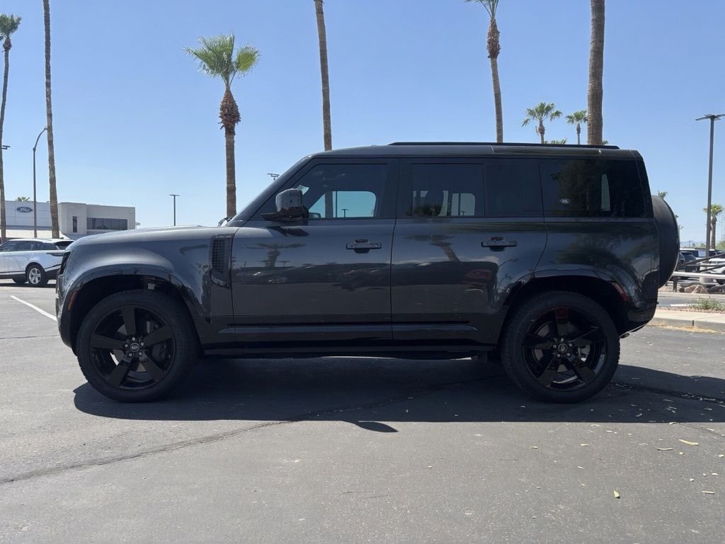 Used 2023 Gray Land Rover X-Dynamic SE image 3