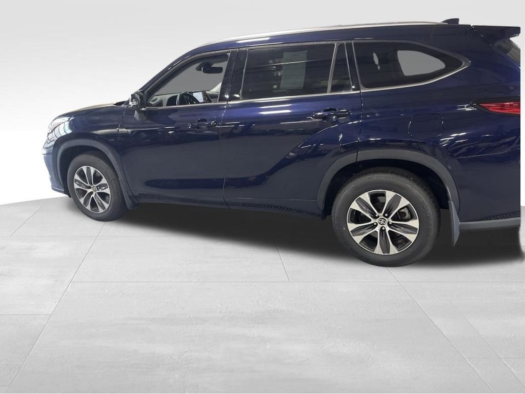 Used 2021  Toyota XLE image 9