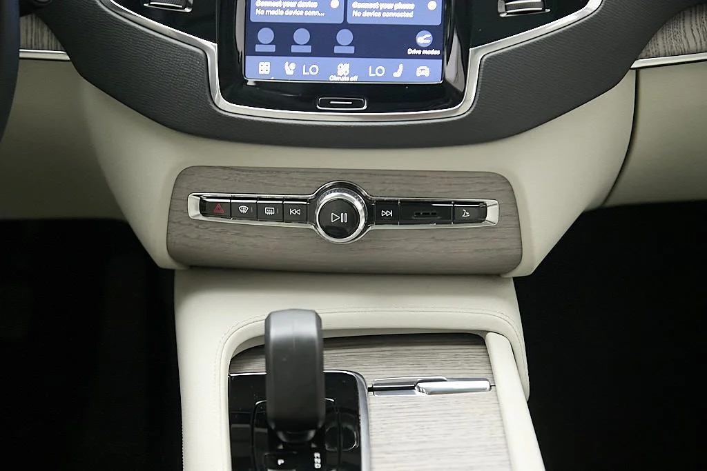 Certified Used 2024 Onyx Black Volvo Plus image 30