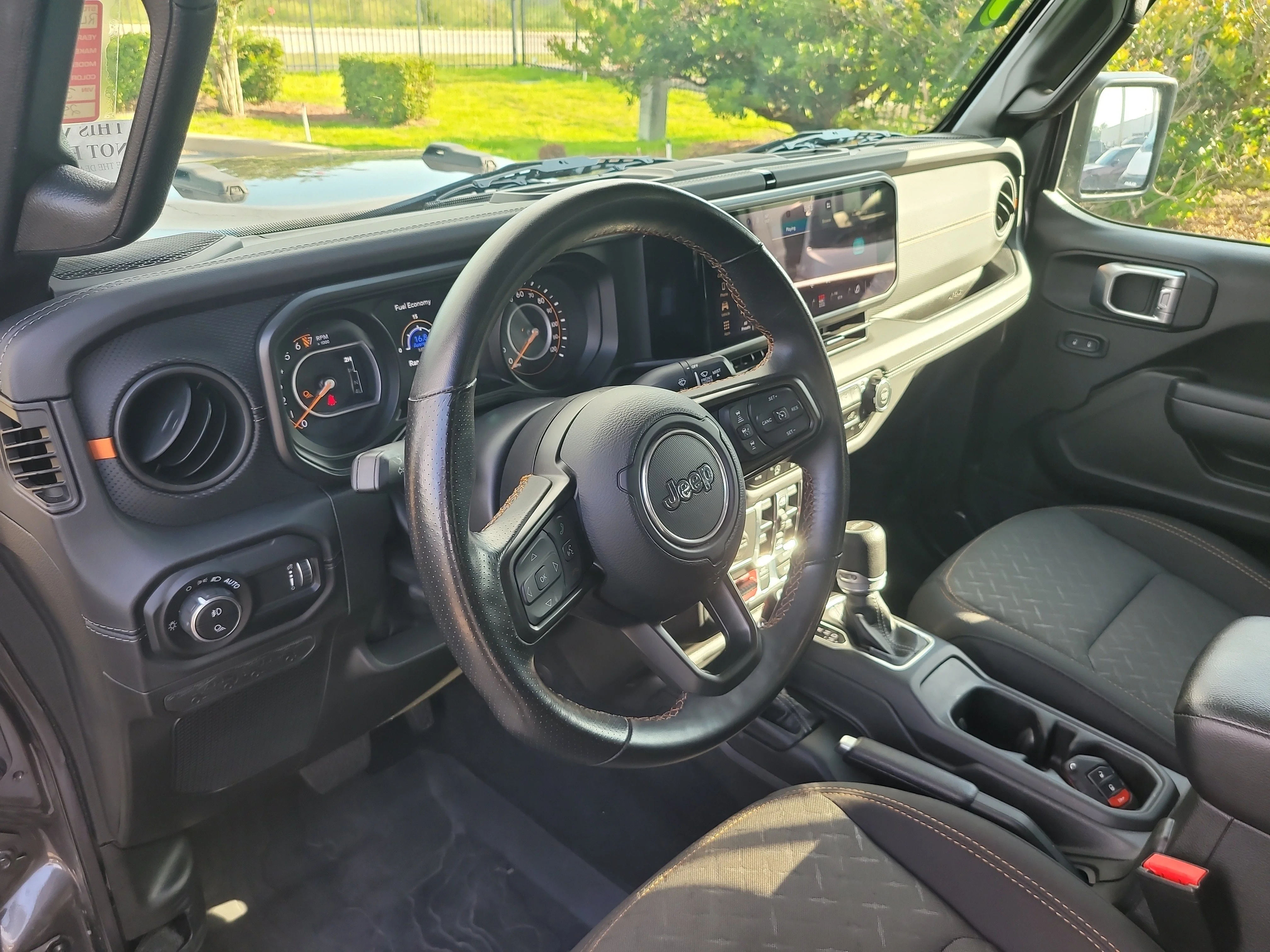Used 2024 Granite Crystal Metallic Clearcoat Jeep Mojave image 19