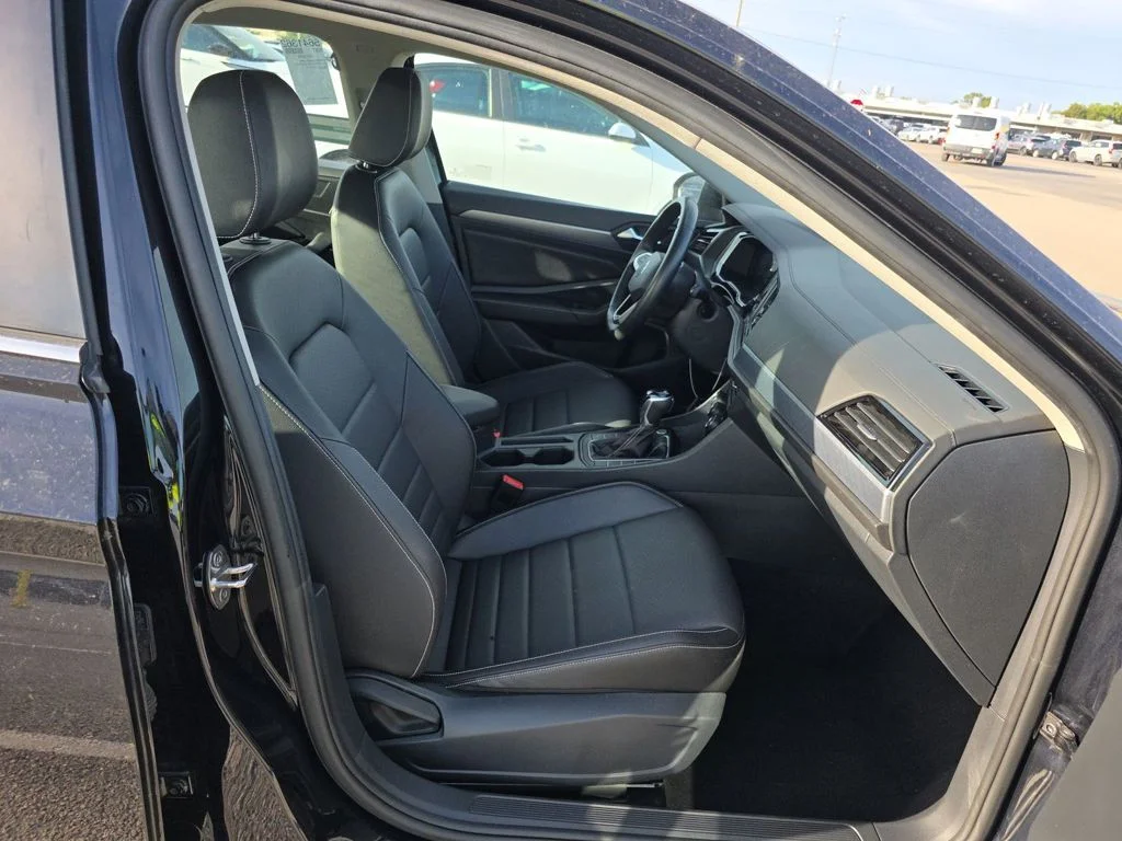 Used 2024 Black Volkswagen 1.5T SE image 2