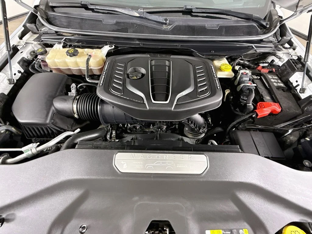 Used 2023 White Jeep Series II image 32