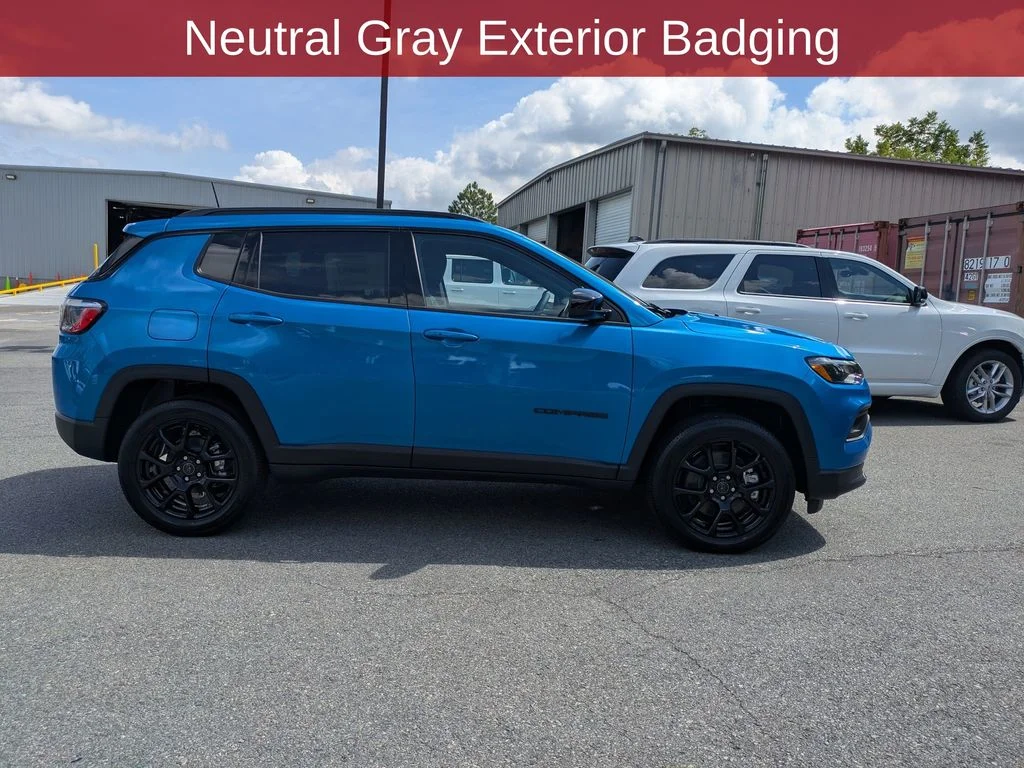 New 2026 Hydro Blue Pearl-Coat Exterior Paint Jeep Latitude image 5