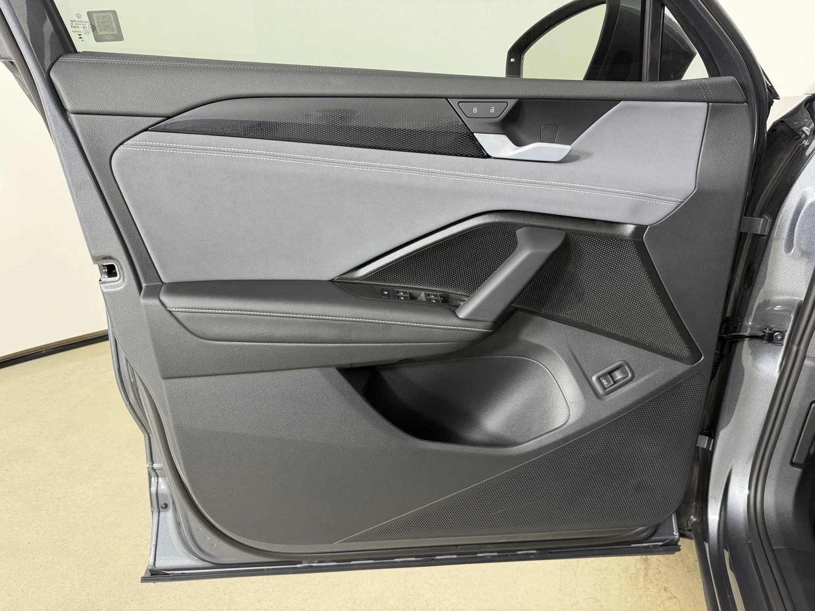 New 2026 Platinum Gray Metallic Volkswagen SE image 10