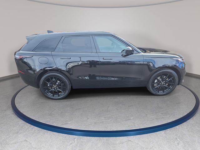 New 2026 Santorini Black Land Rover Dynamic SE image 4