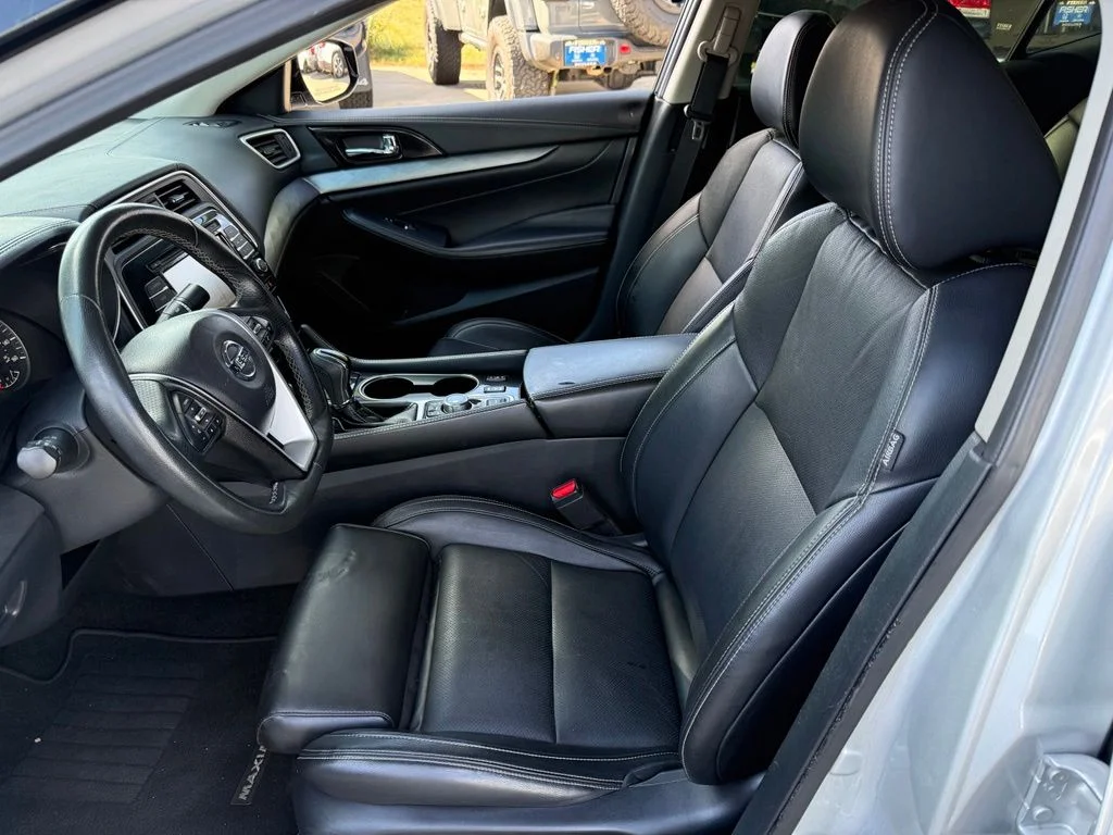 Used 2017 Brilliant Silver Nissan 3.5 SV image 12