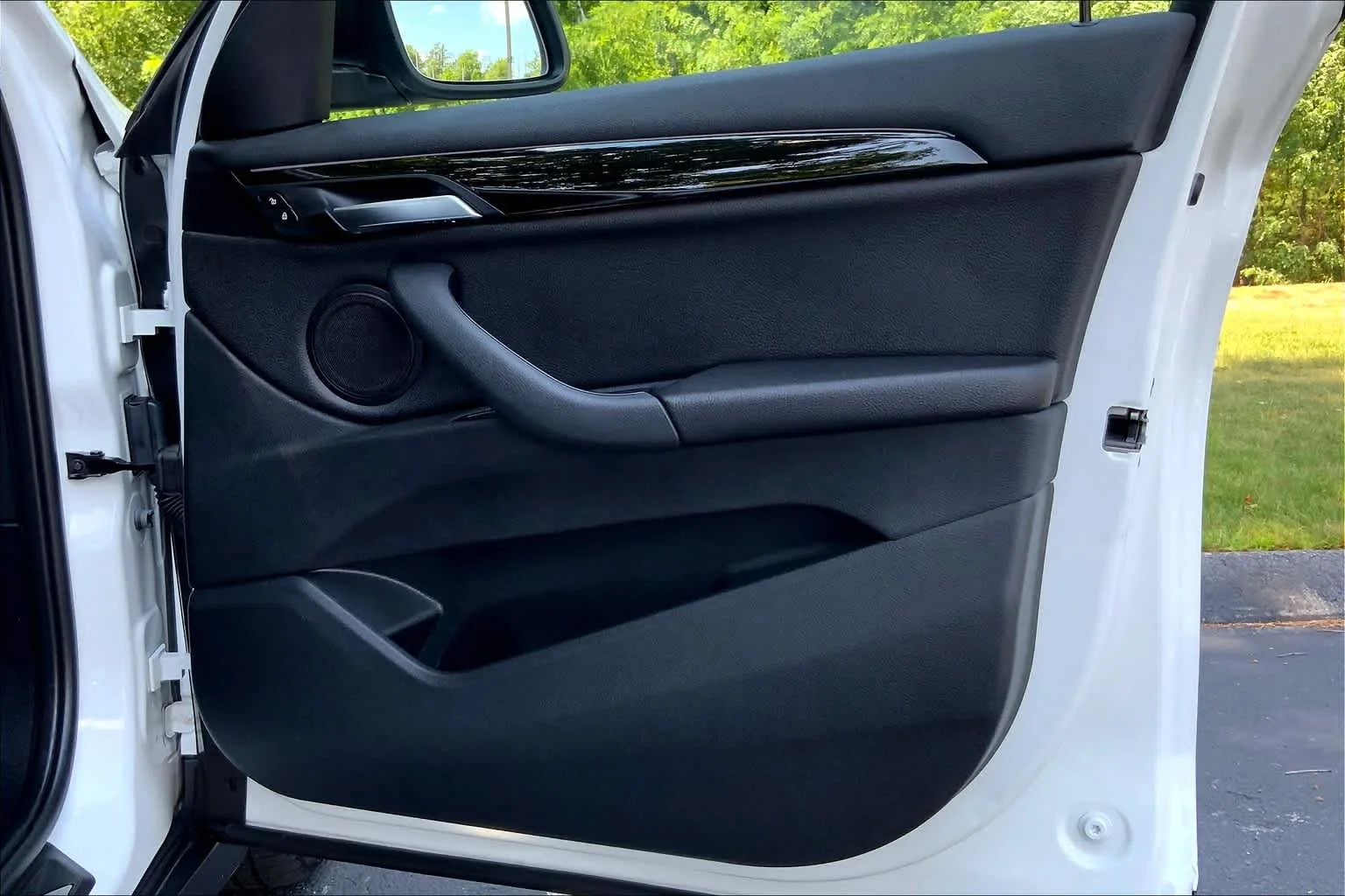 Used 2020 Alpine White BMW xDrive28i image 22