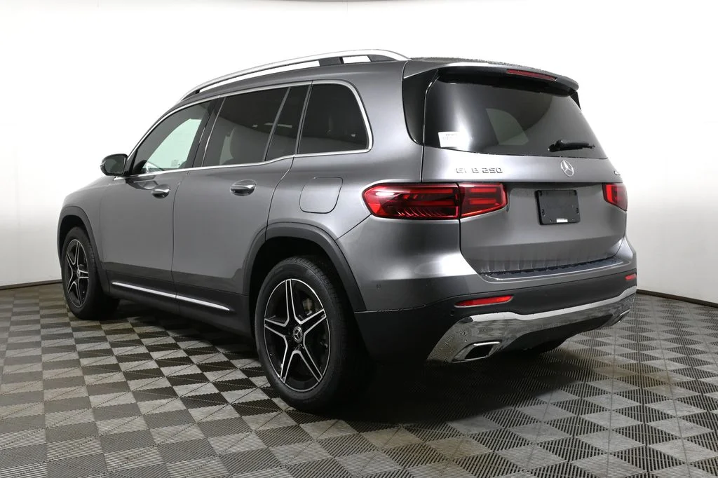 Used 2026 Gray Mercedes-Benz GLB 250 image 5