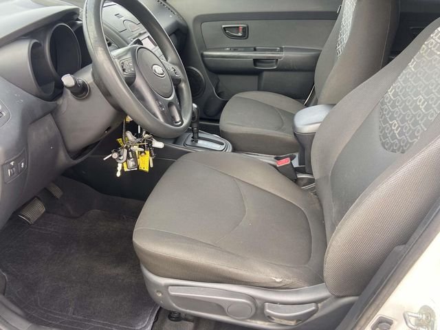 Used 2010 White Kia Plus image 10