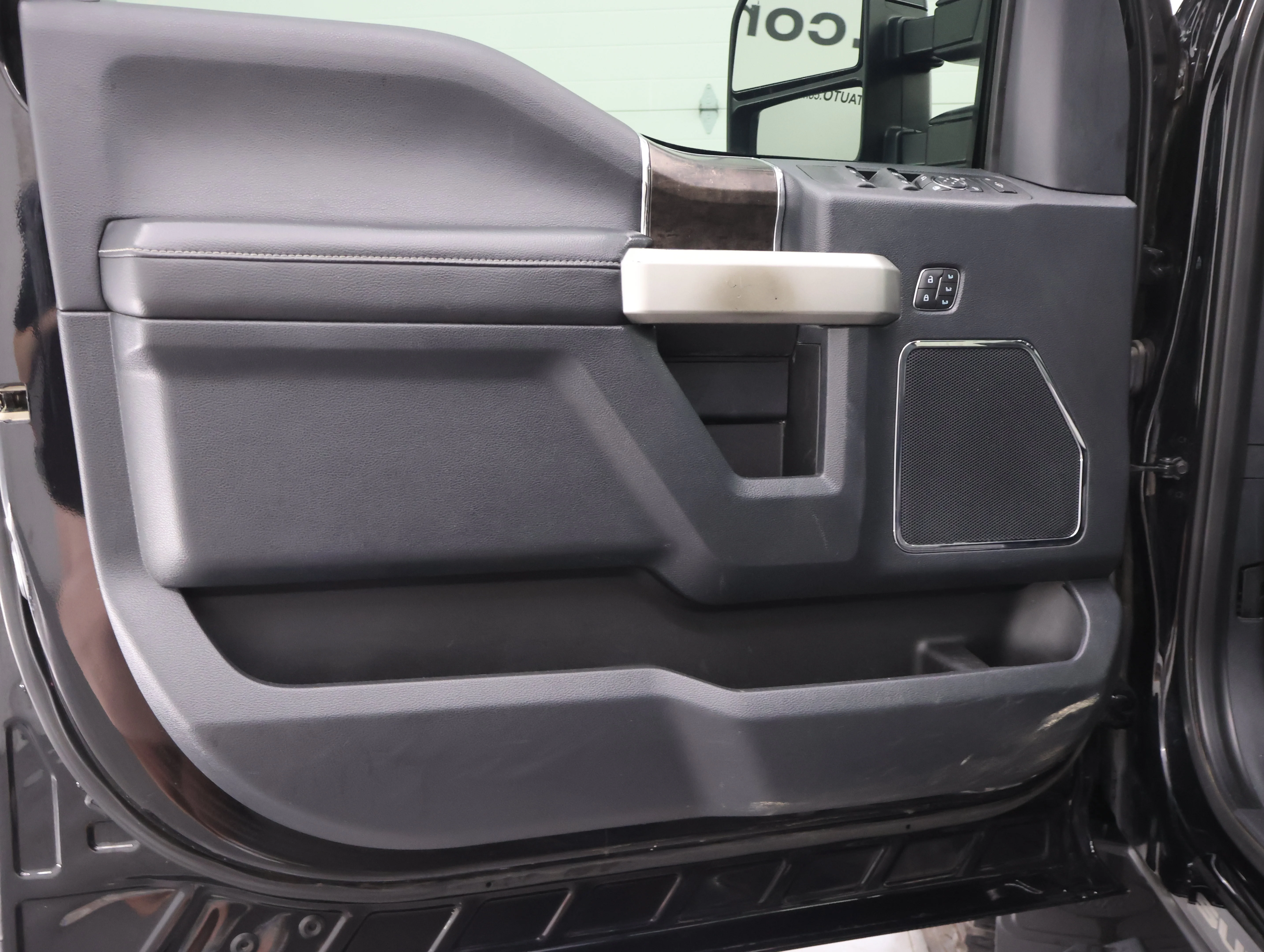 Used 2022 Agate Black Metallic Ford Lariat image 40