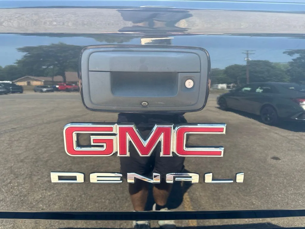 Used 2021 Black GMC Denali image 31