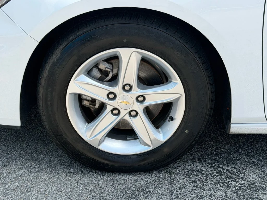 Used 2024 White Chevrolet LT image 18