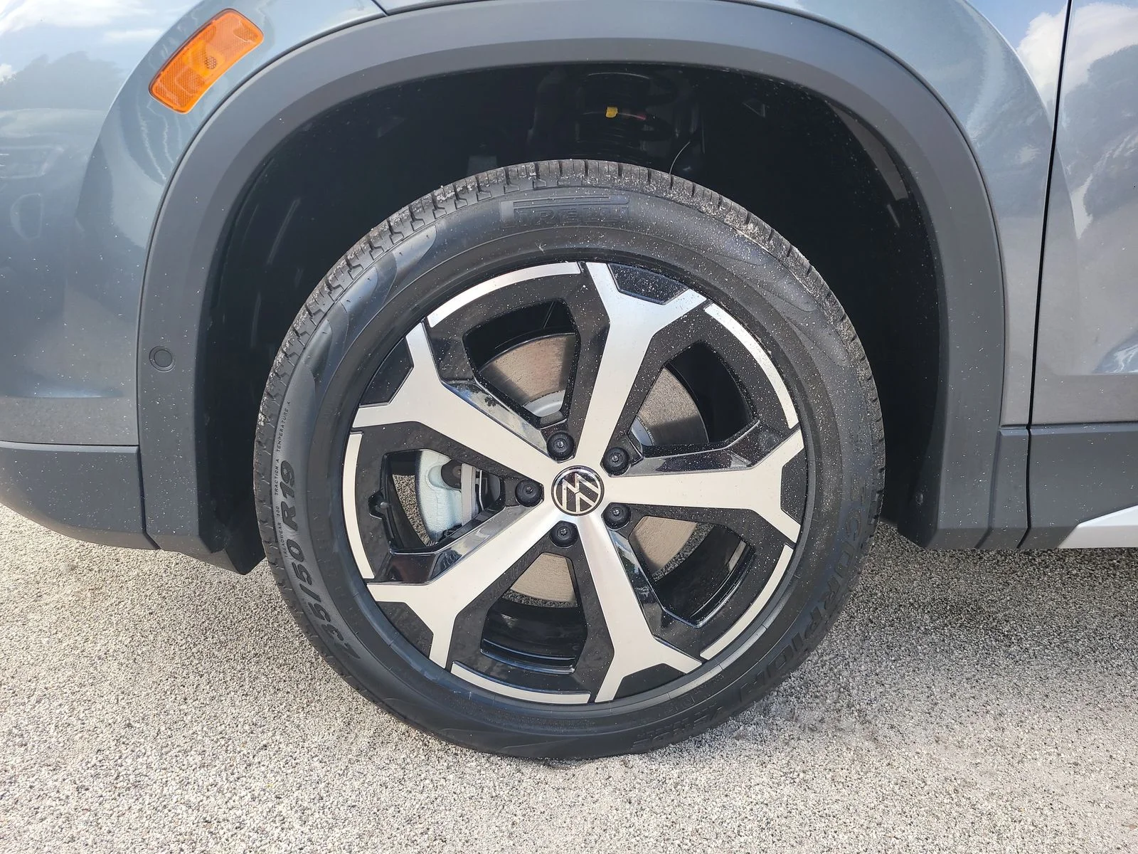 New 2026 Platinum Gray Metallic Volkswagen 2.0T SE image 7