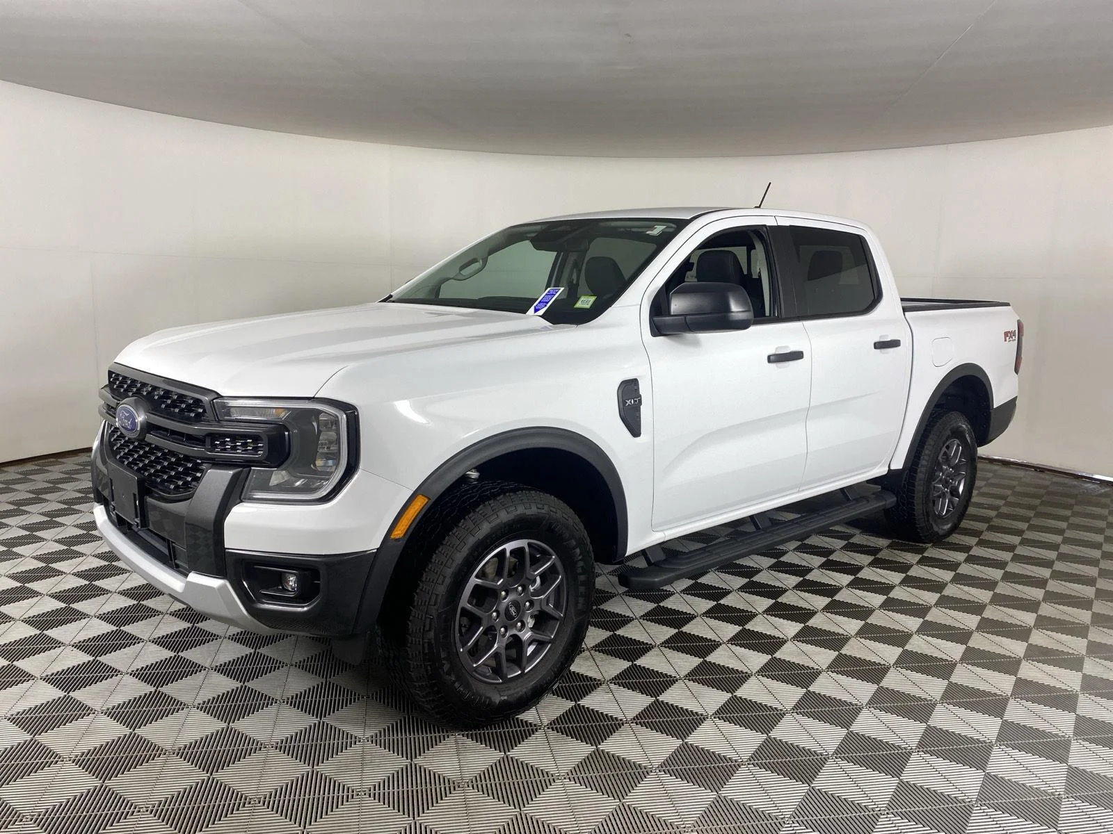 Used 2025 Oxford White Ford XLT image 6