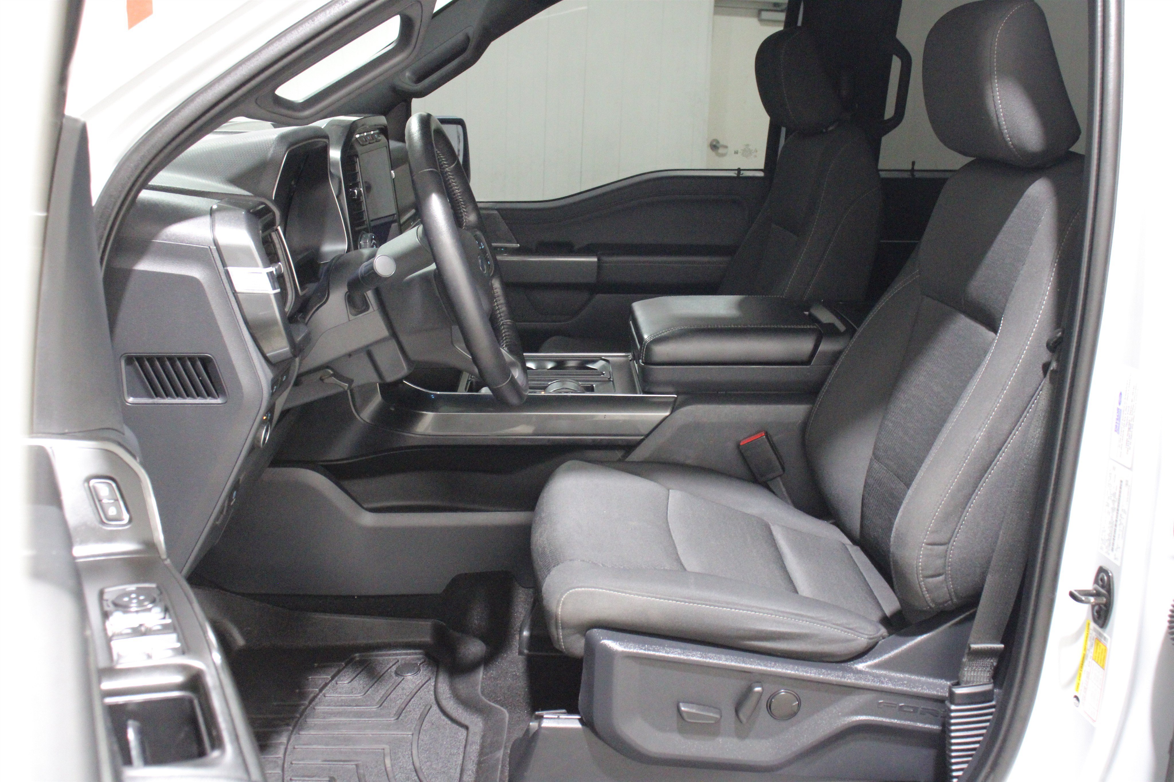Used 2022 Space White Metallic Ford XLT image 3