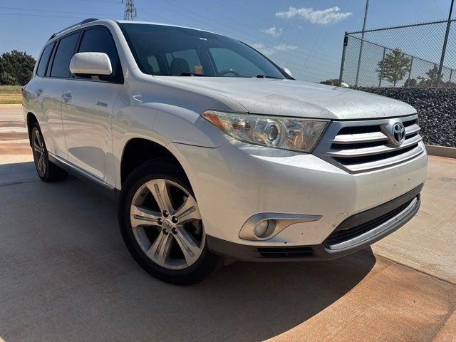 Used 2011 White Toyota Limited image 3