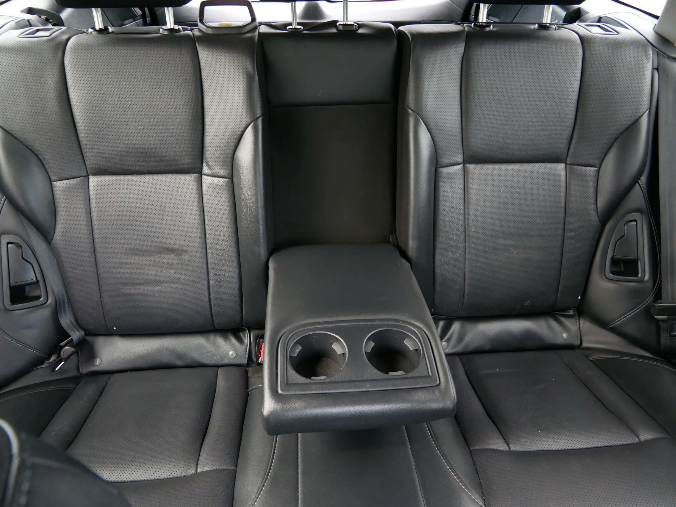 Used 2020 Crystal White Pearl Subaru Limited image 13