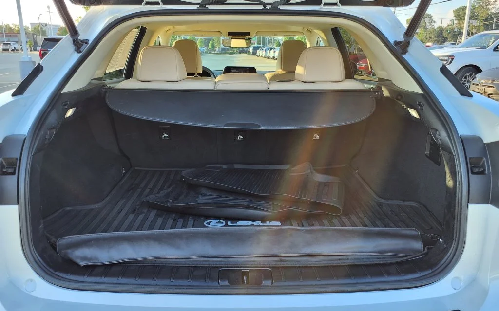 Used 2021 White Lexus 350 image 9