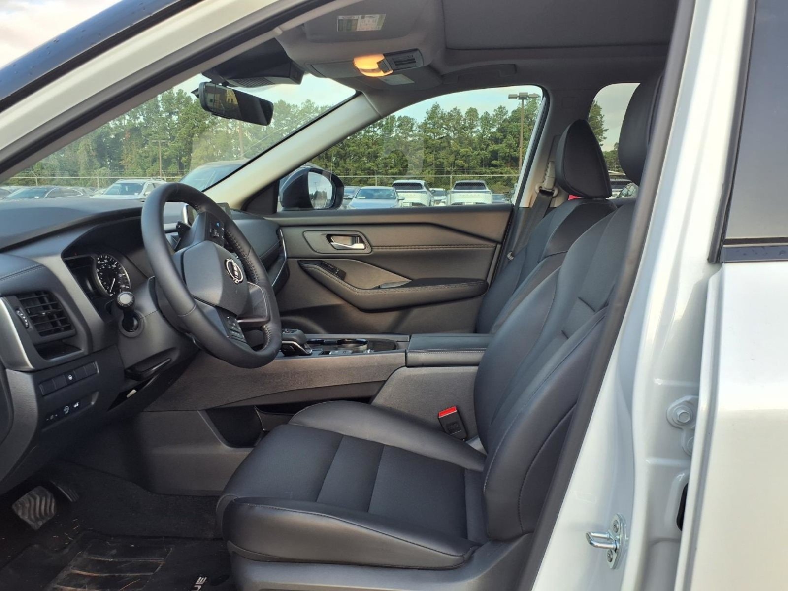 2026 Nissan Rogue photo 17 of 28