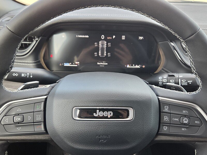 New 2026 Diamond Black Crystal Pearl-Coat Exterior Paint Jeep LAREDO ALTITUDE 4X4 image 29