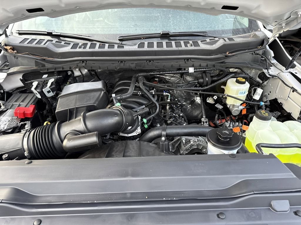 New 2025 Oxford White Ford F-350® XLT image 21