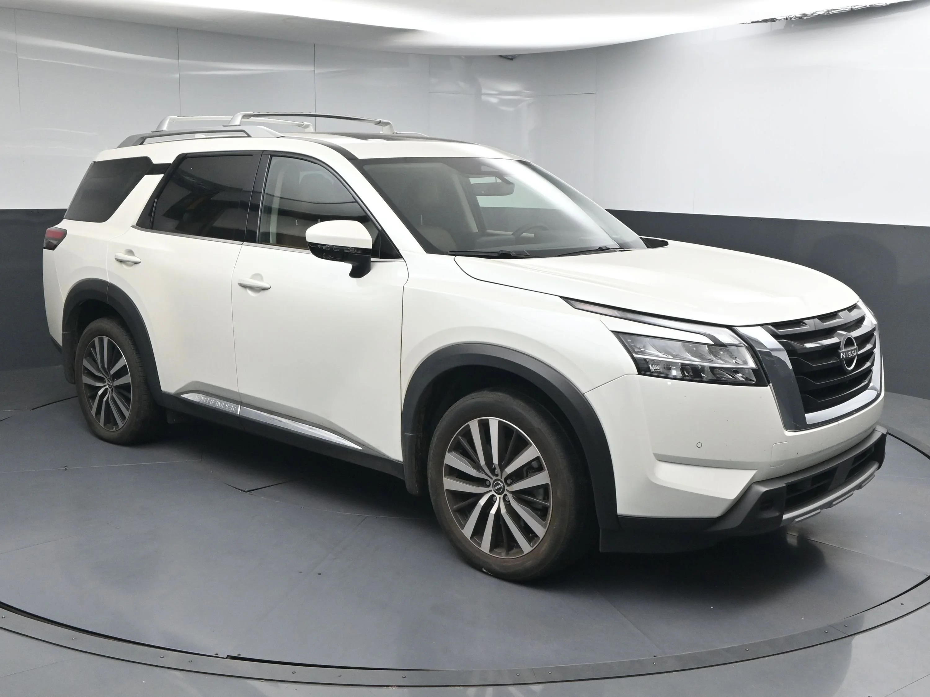 2024 Nissan Pathfinder Platinum 4WD's photo