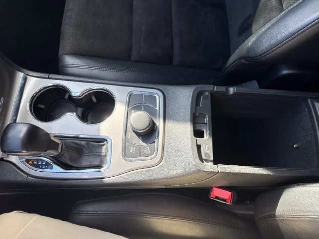 Used 2022 White Jeep Laredo X 4x4 image 31