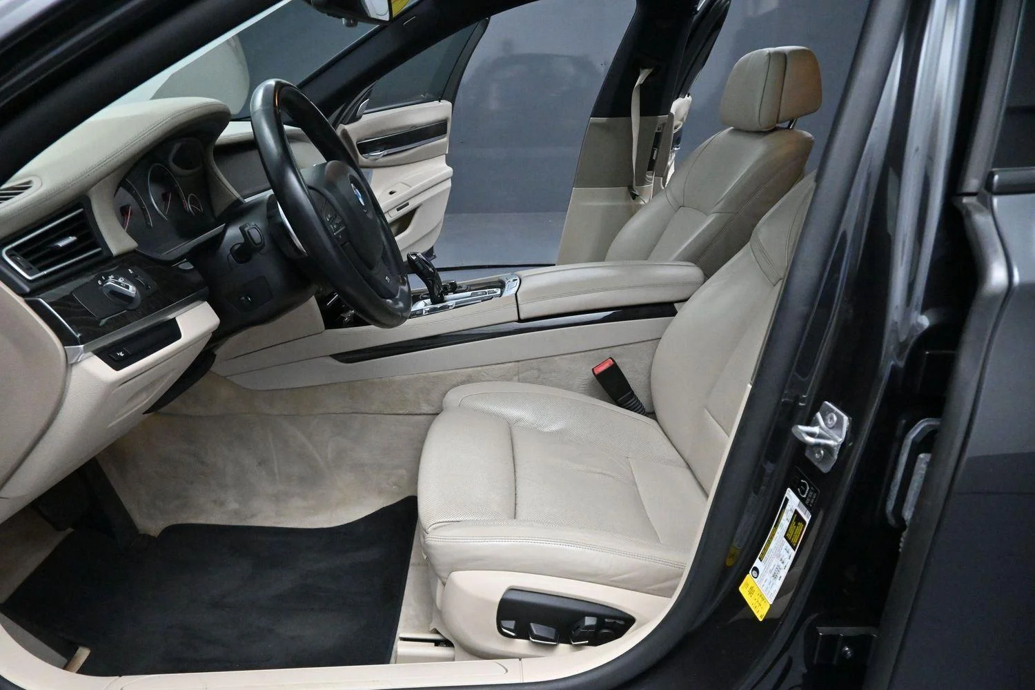 Used 2013 Dark Graphite Metallic Ii BMW 750i image 13