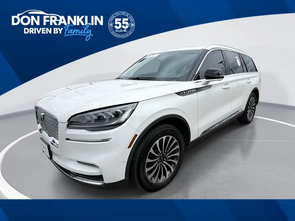 Used 2023 White Lincoln Reserve image 1