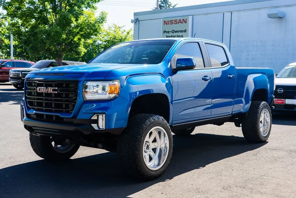 Used 2021 Blue GMC Elevation image 3
