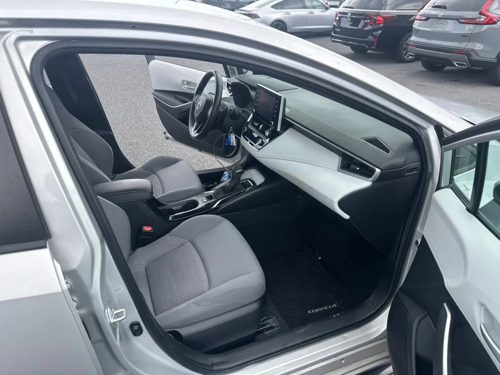 Used 2020 Classic Silver Metallic Toyota SE image 14
