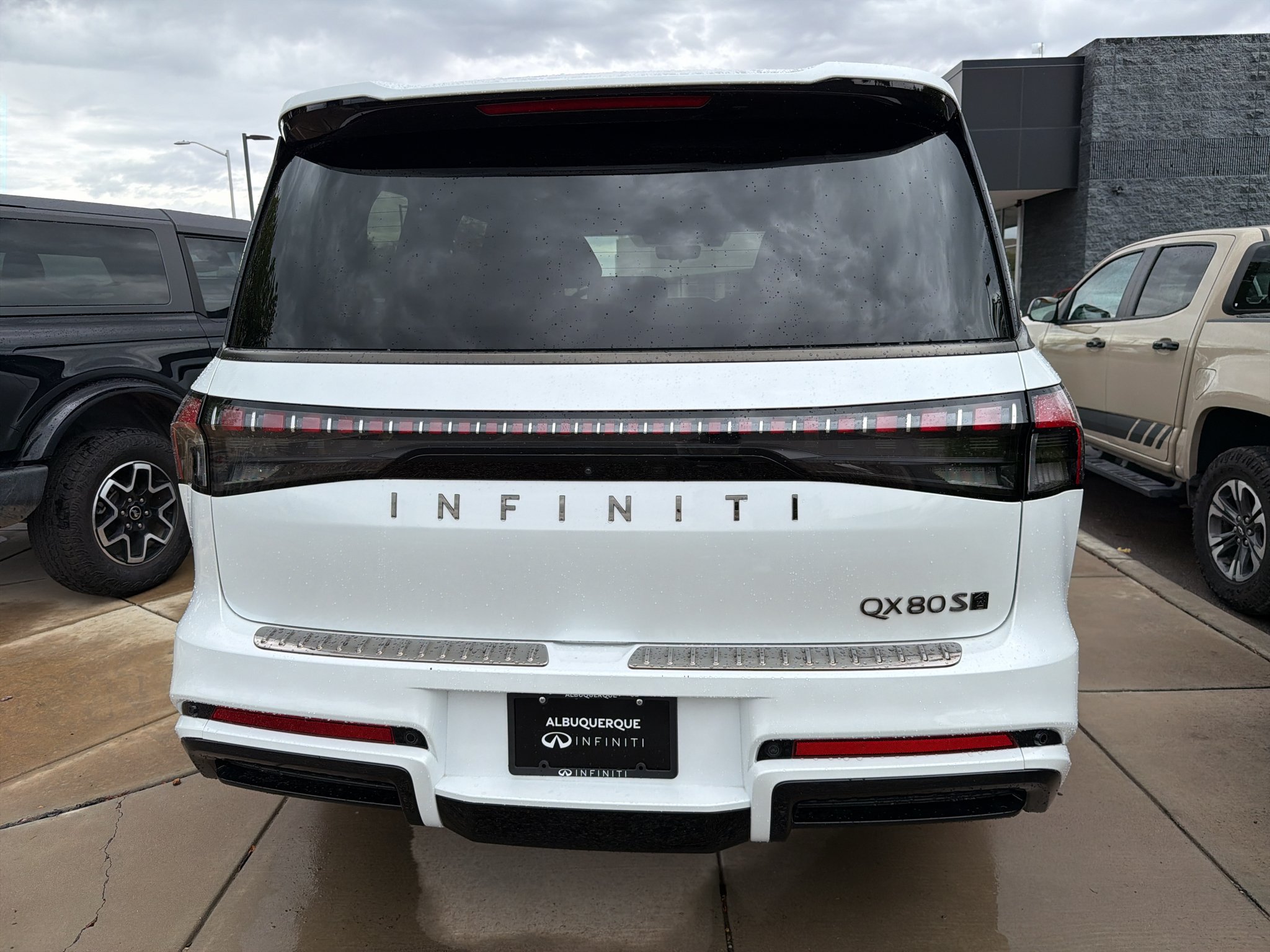 Used 2026 Radiant White INFINITI SPORT image 5