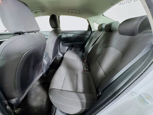 2021 Kia Forte LXS - Photo 20