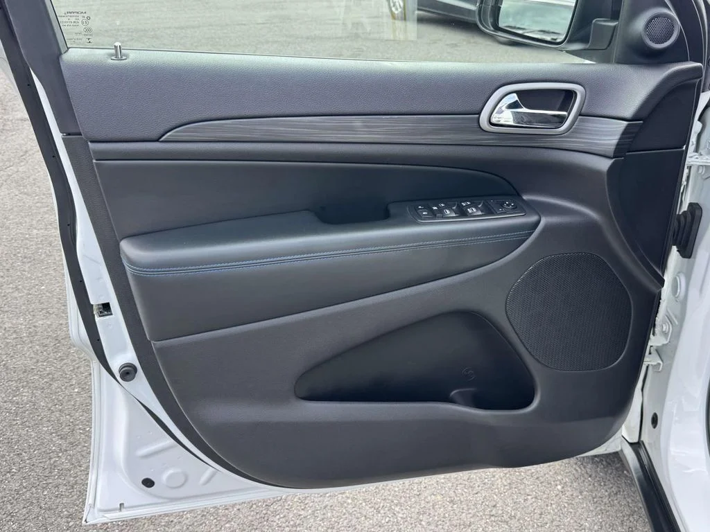 Used 2019 White Jeep Laredo image 26