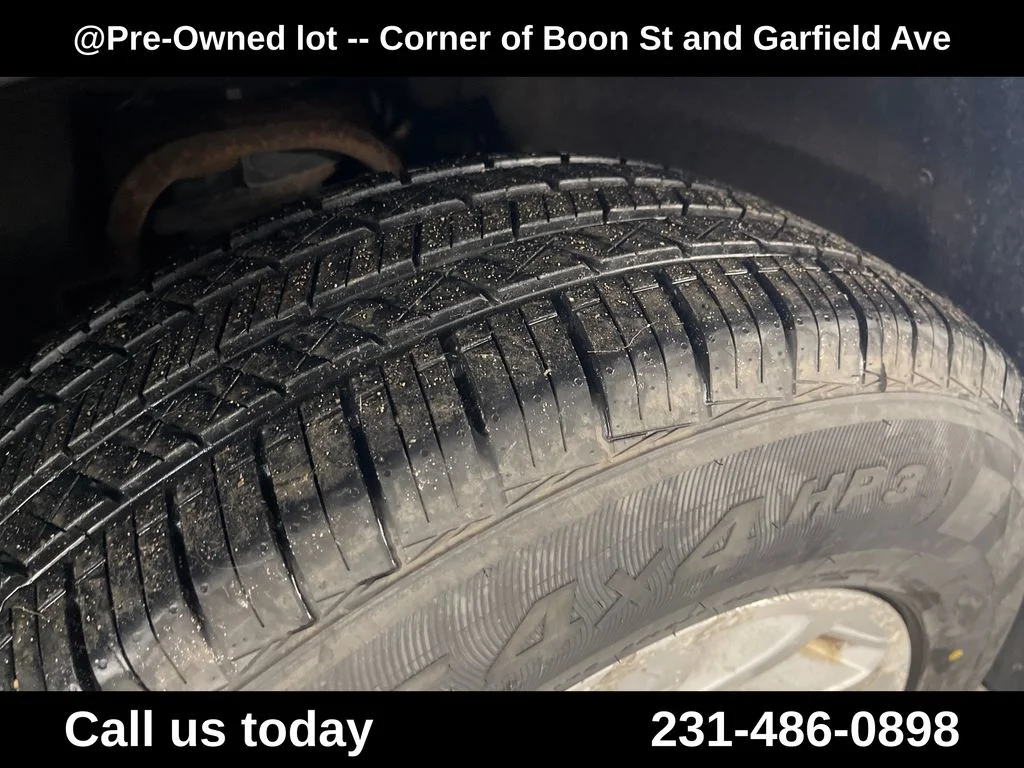 Used 2015 Silver GMC SLT image 12