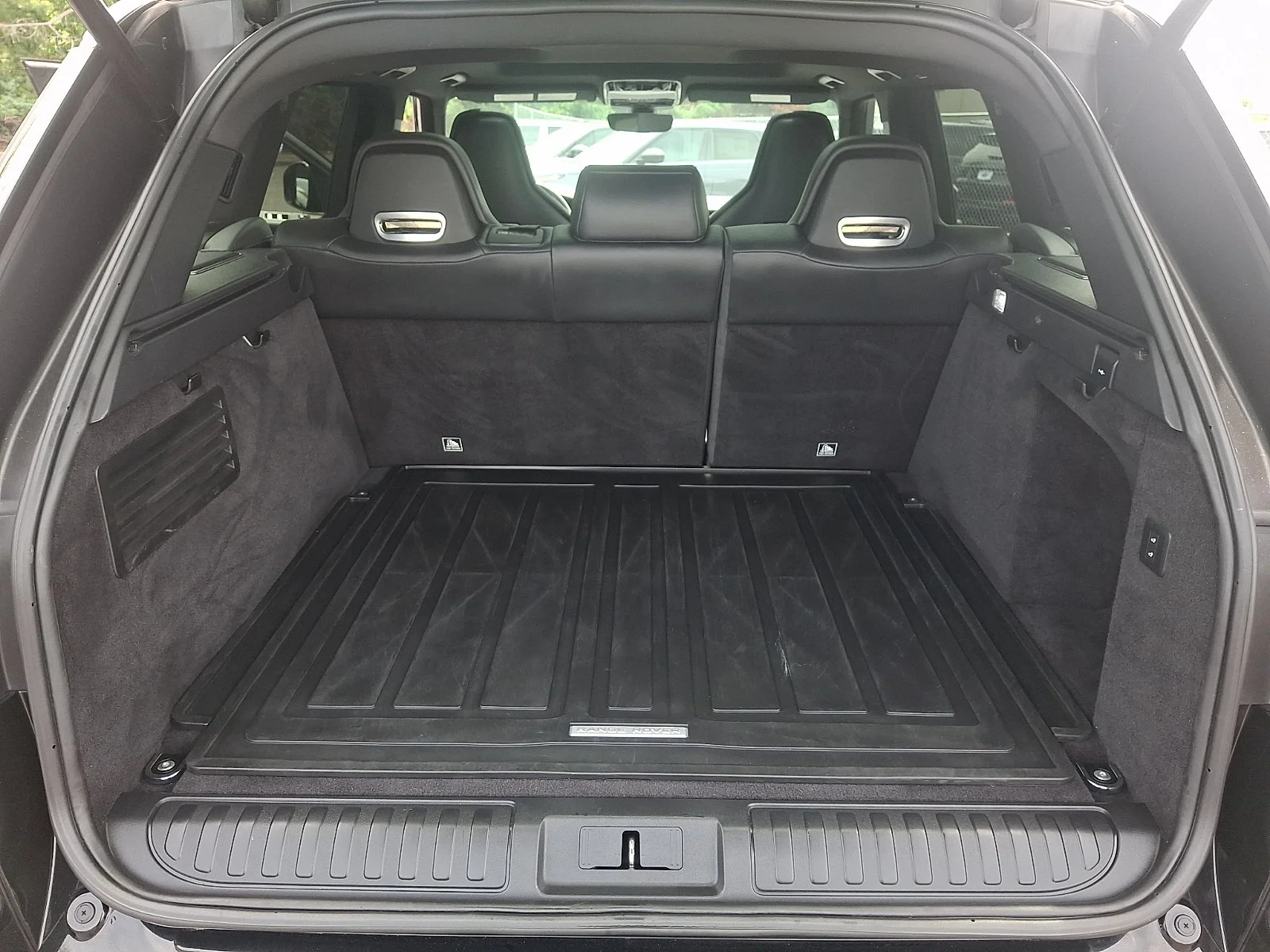 Used 2020 Black Land Rover SVR image 41