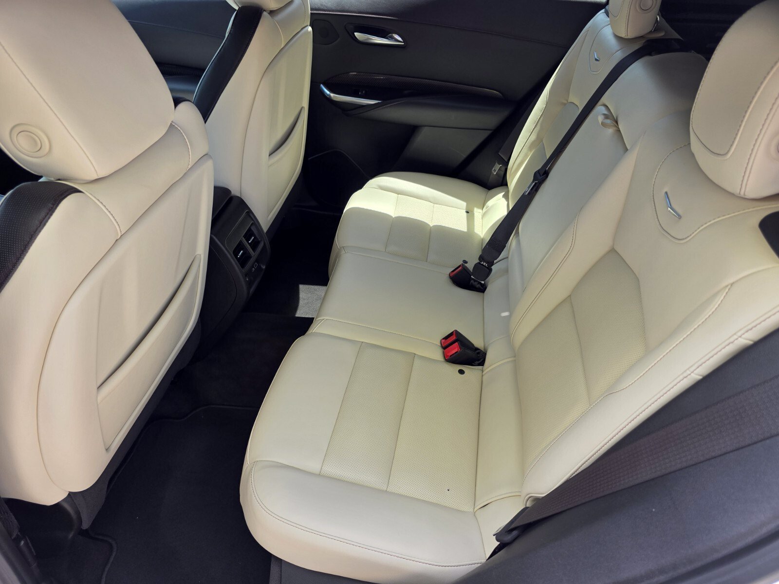 Used 2022 Crystal White Tricoat Cadillac FWD Sport image 15