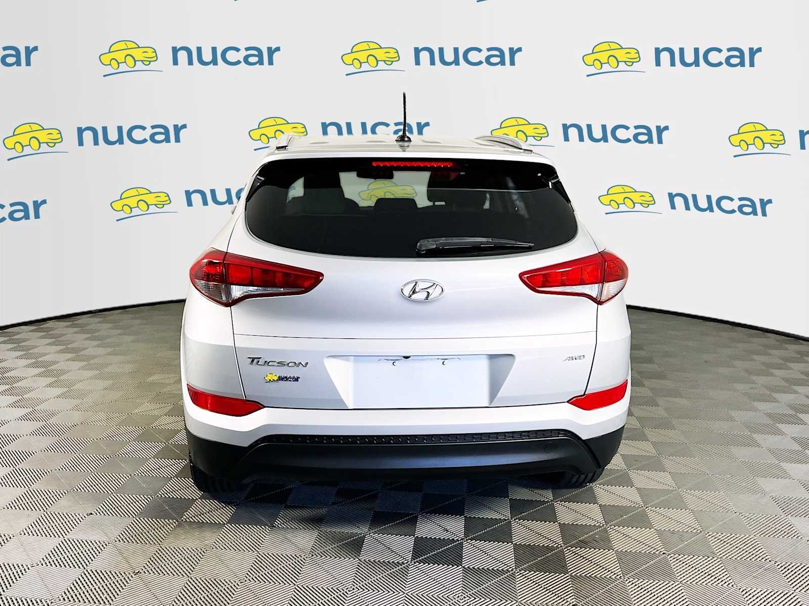 Used 2017 Molten Silver Hyundai SE image 6